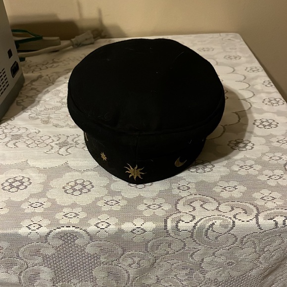 The Luna Bloom Life Saros Cabbie hat